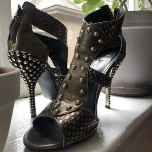 GUESS heels size 9.5